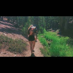 Meet your Posher, Anika